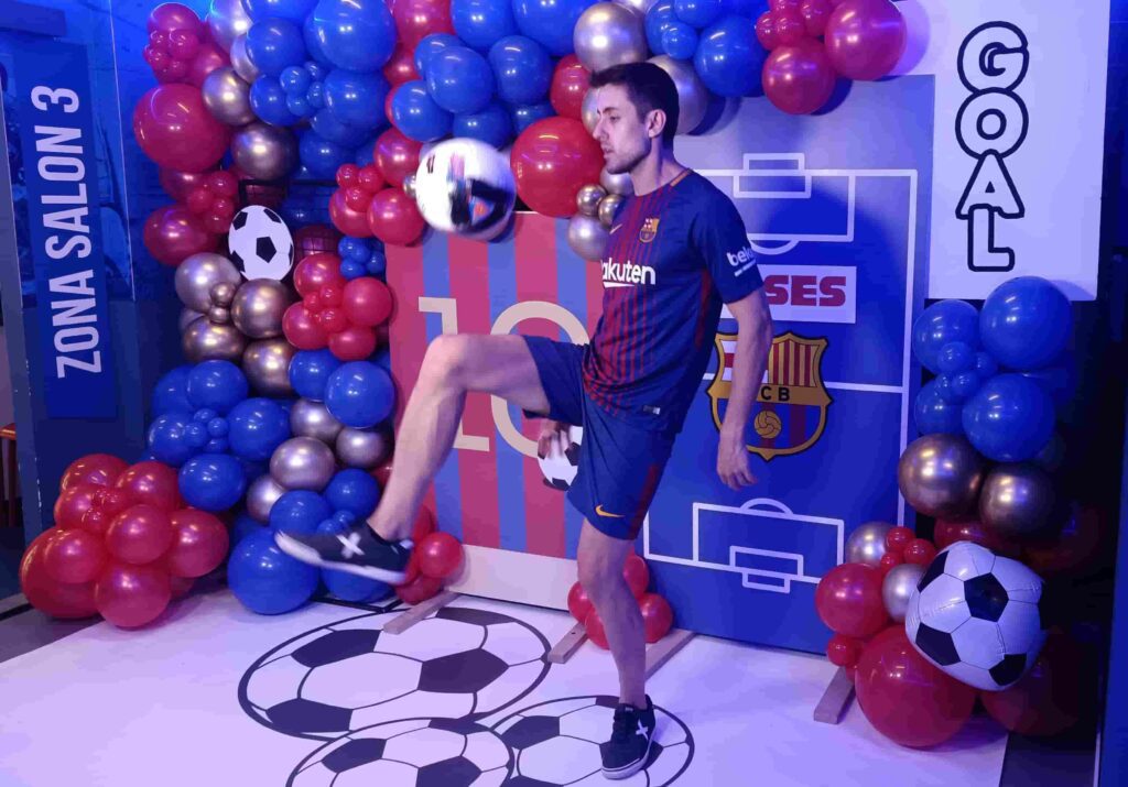 Foto con freestyler profesional en photocall de fútbol